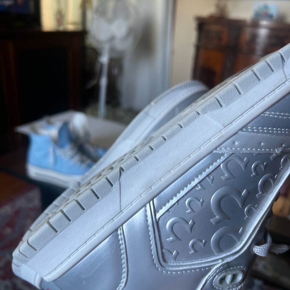 TRUE RELIGION 😍Women’s Gray Athletic Shoes, size 9. - Picture 9 of 12